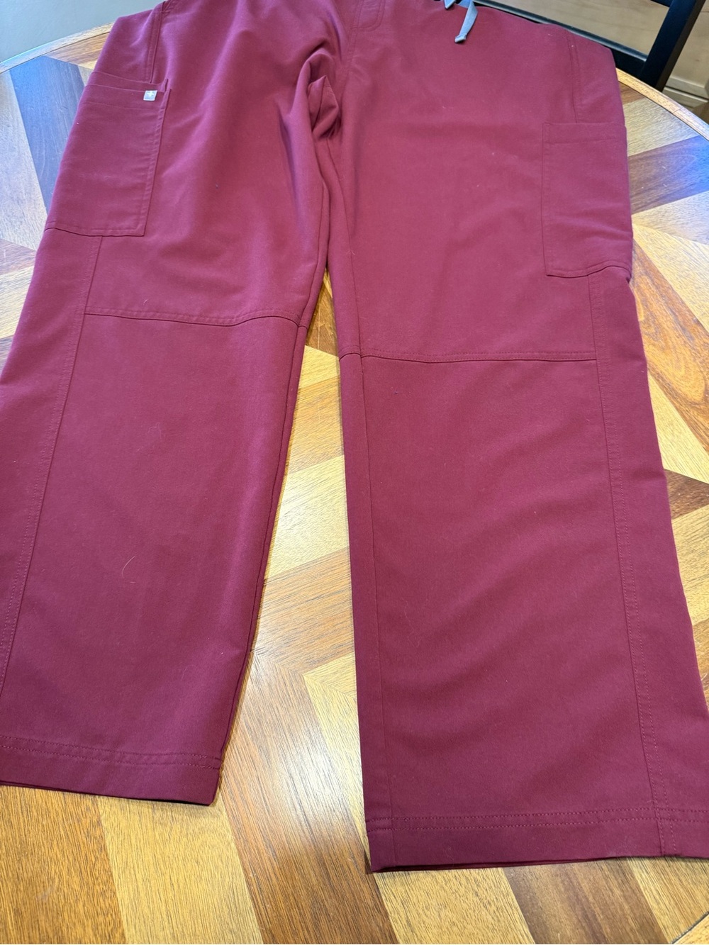 FIGS Kade Cargo Scrub Trousers in Burgundy with Gray Tie XXL short - Picture 10 of 11